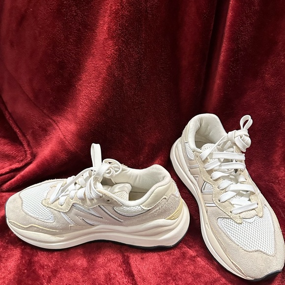 New Balance women sneakers,  Cream and Grey - Picture 1 of 3